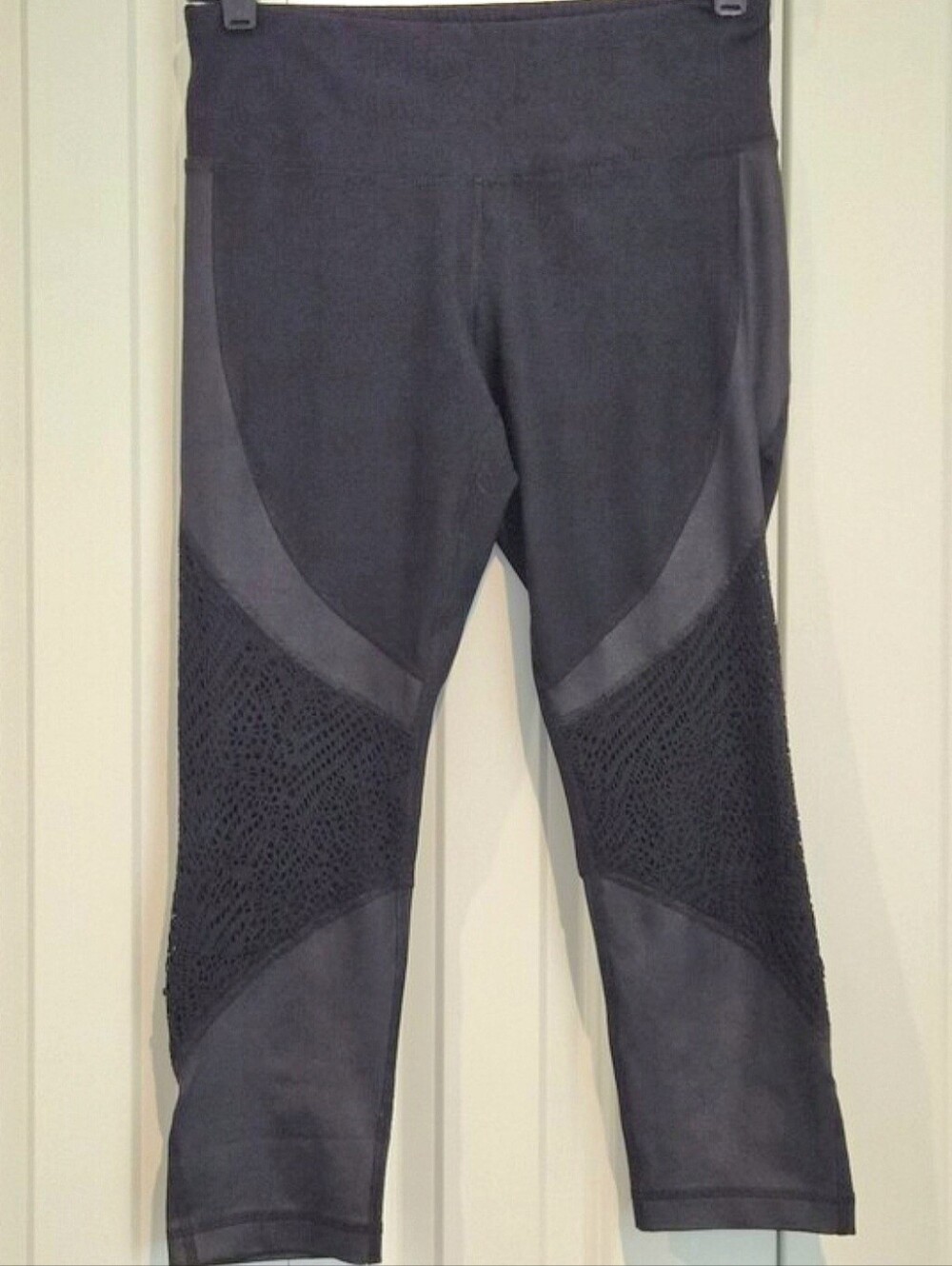 90 Degree by Reflex Black Lace Panel Capri Leggings Women’s Small Yoga
